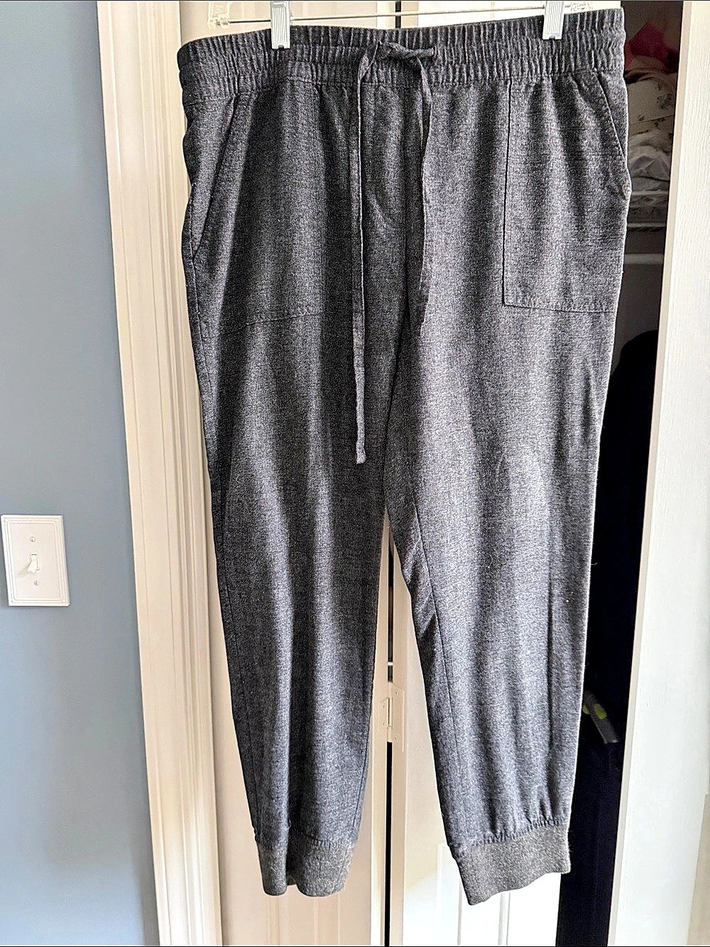 LOFT Gray Jogger Pants Size Medium Like New